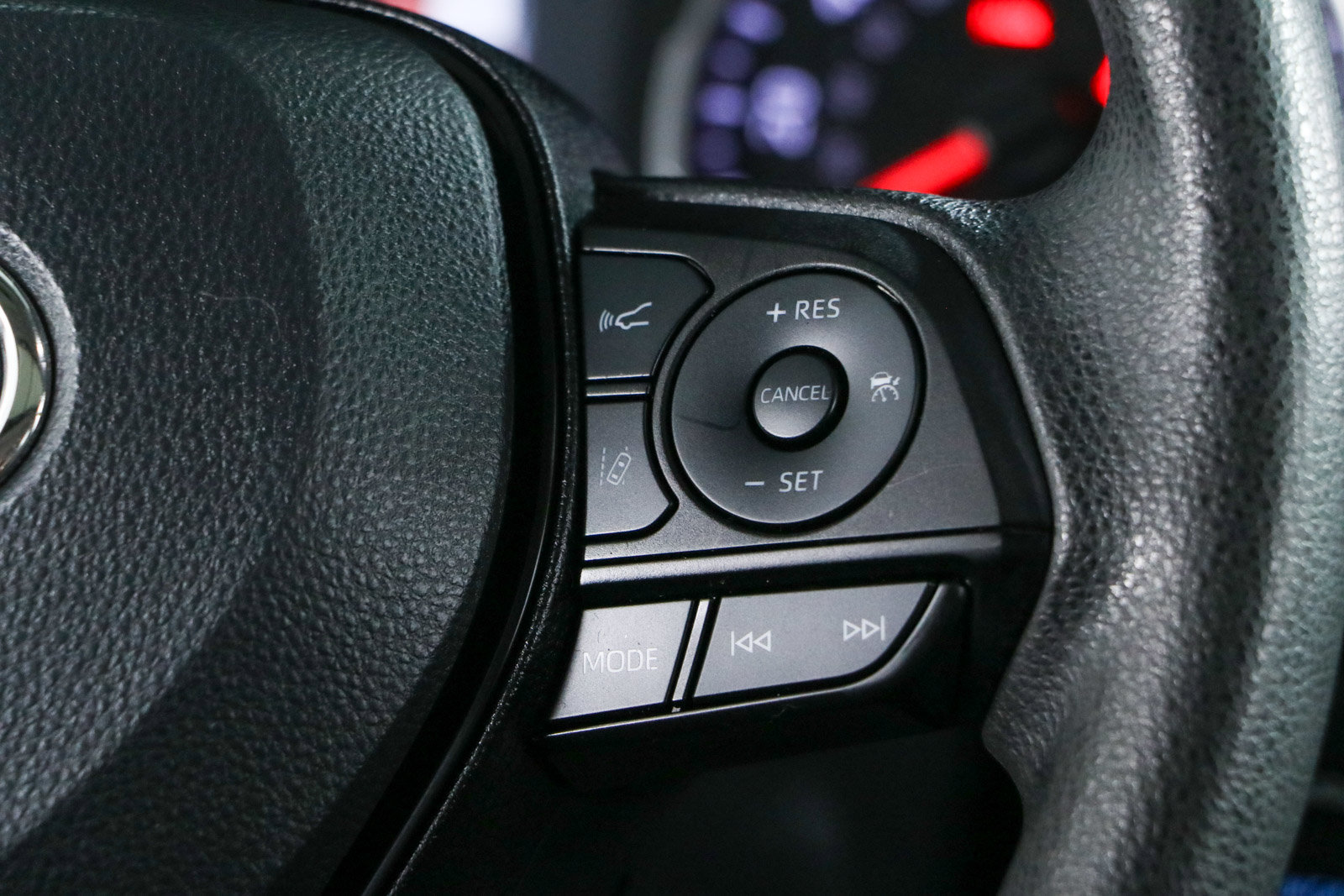 Used 2022 Toyota RAV4 XLE w/ Convenience Package FWD image 14