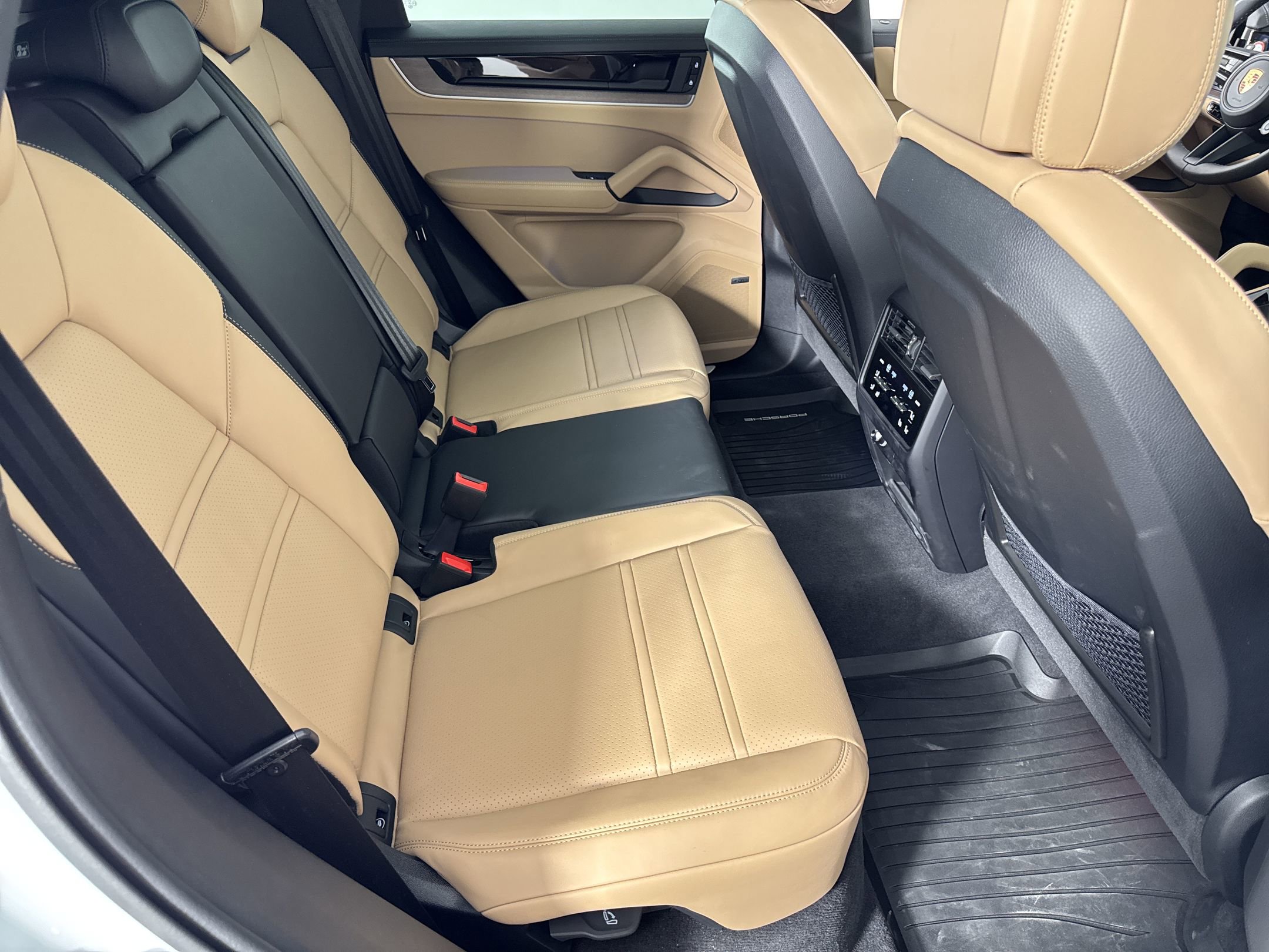 Certified 2025 Porsche Cayenne E-Hybrid image 29