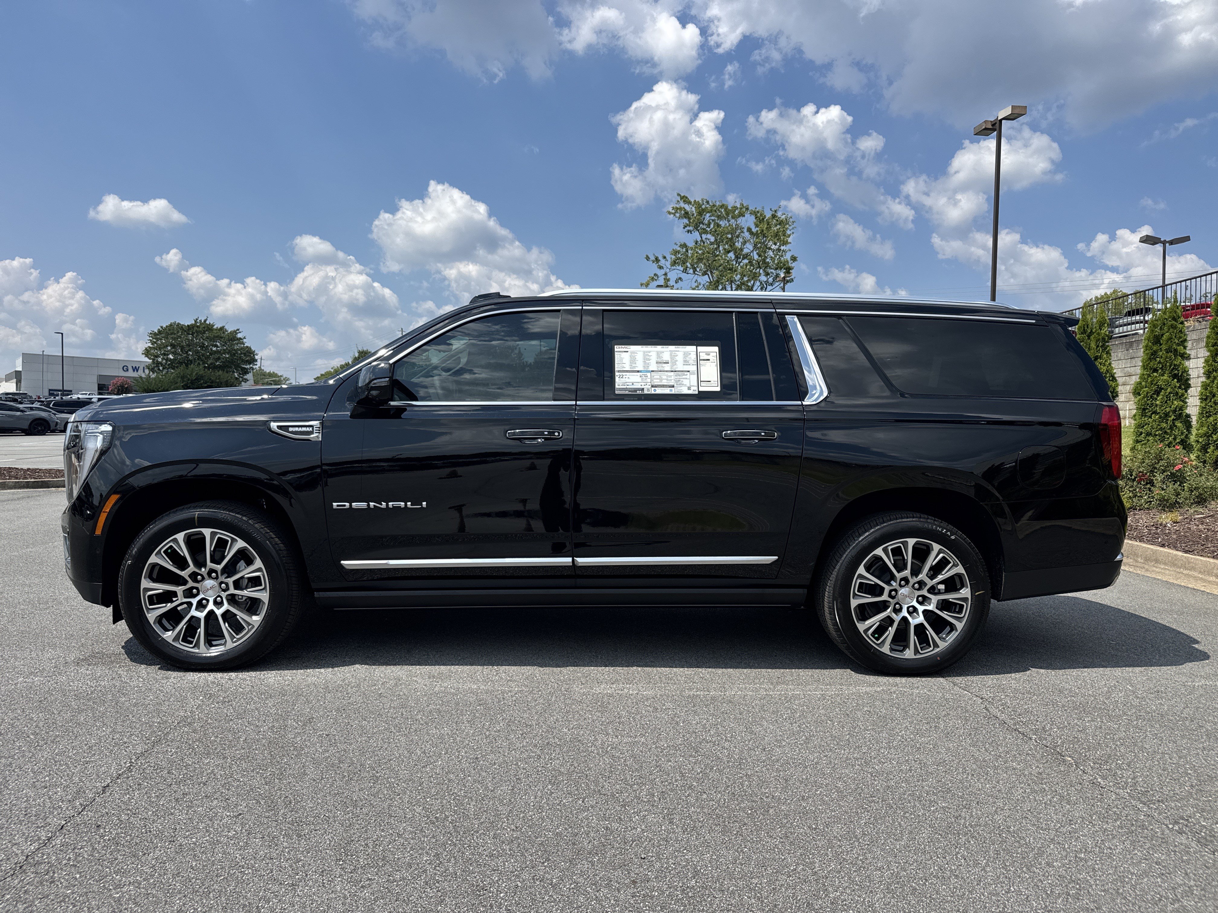 New 2026 GMC Yukon XL Denali w/ Denali Reserve Package AWD/4WD image 7