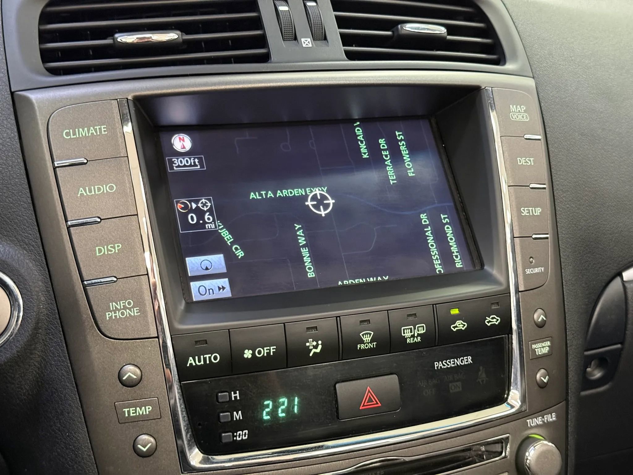 Used 2011 Lexus IS 250C w/ Luxury Pkg RWD image 40
