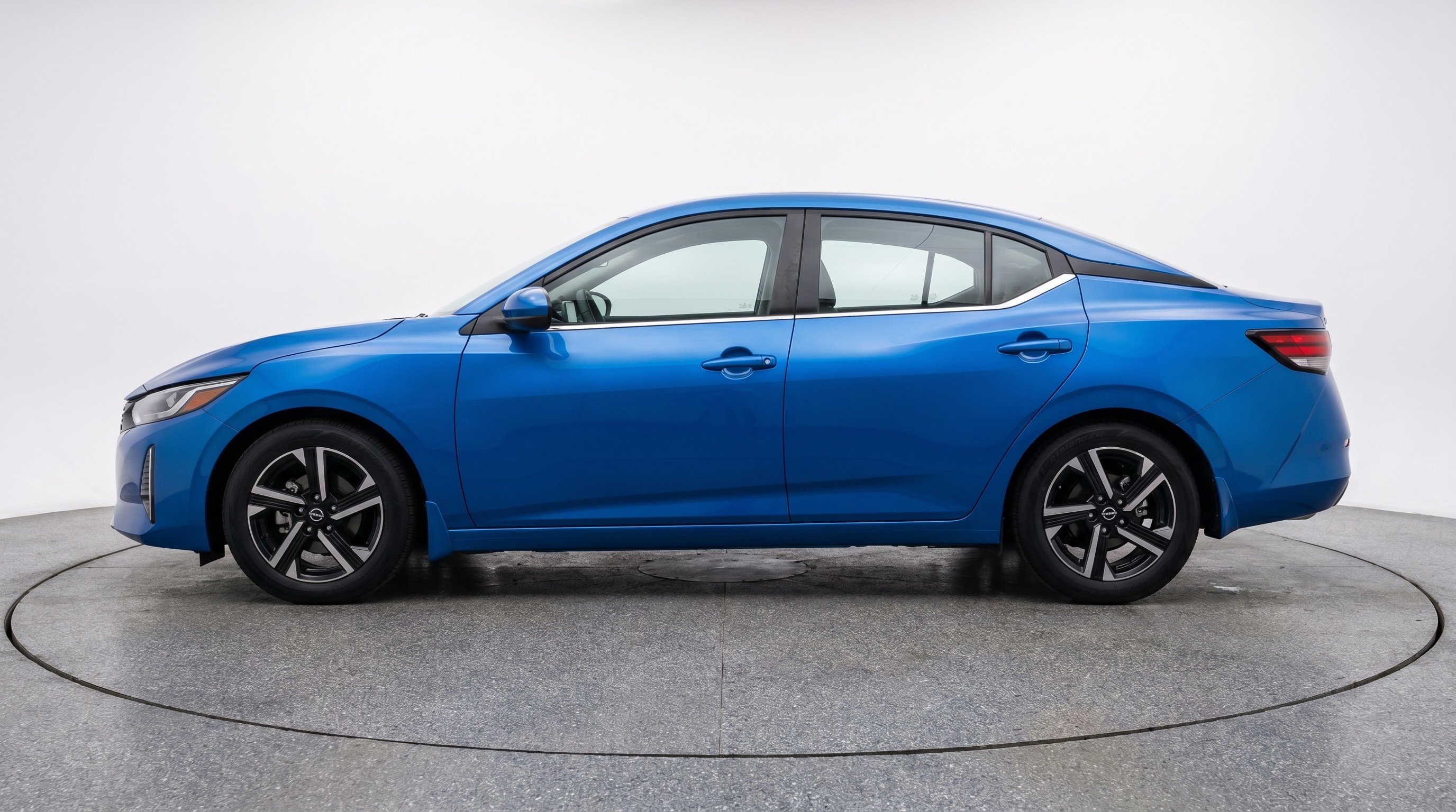 Used 2025 Nissan Sentra SV FWD image 5