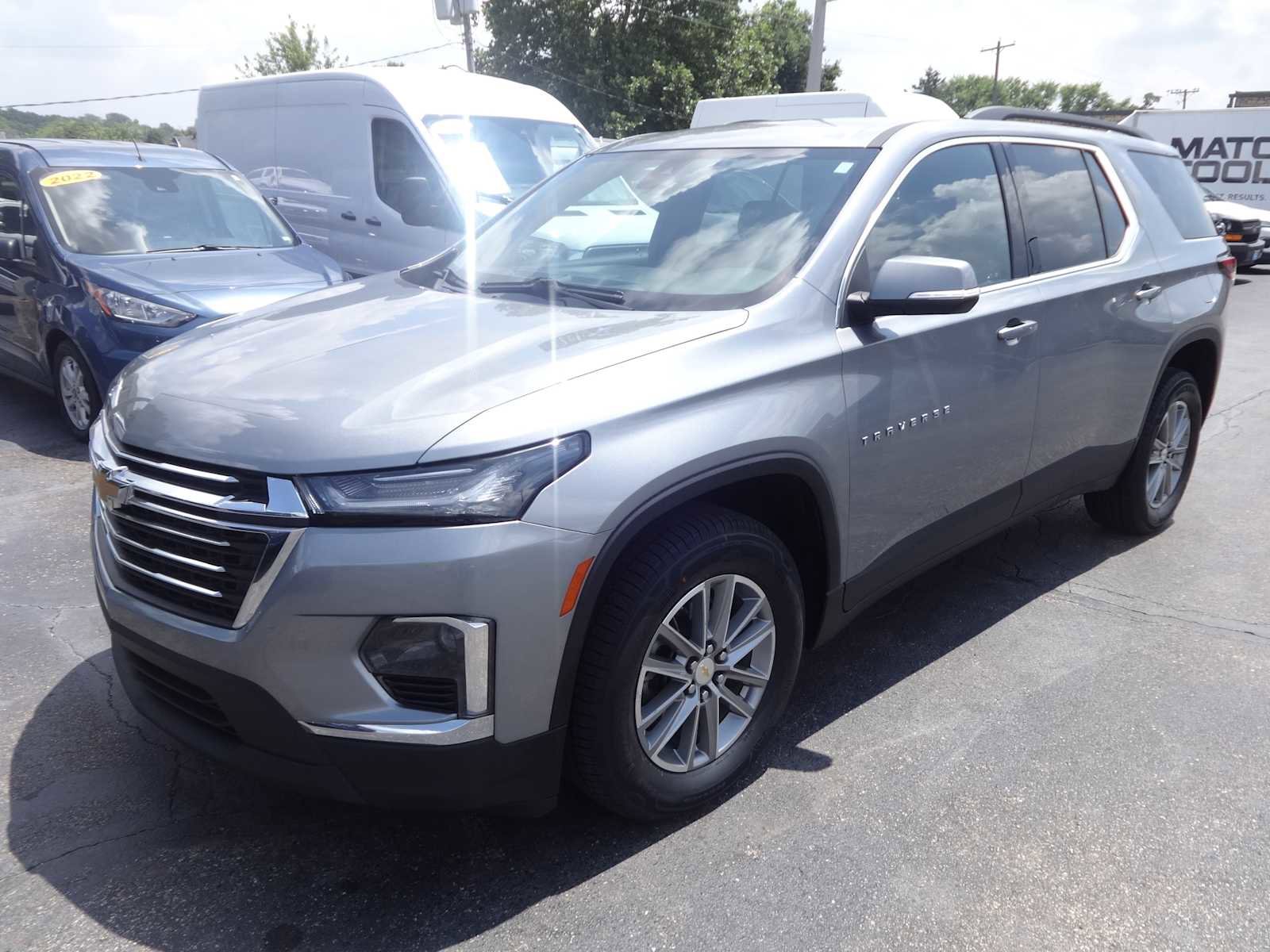 Used 2023 Chevrolet Traverse LT image 3