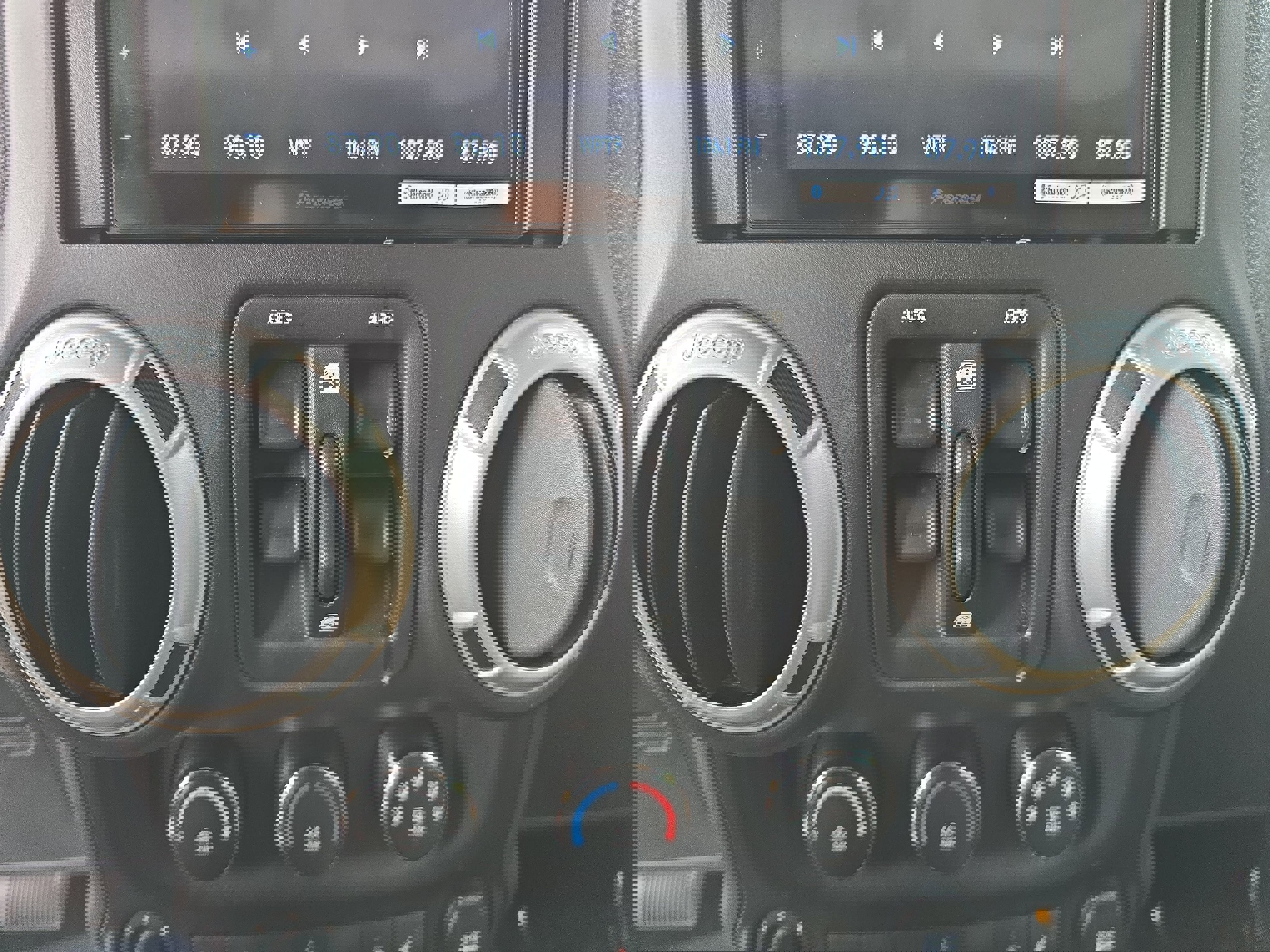 Used 2015 Jeep Wrangler Unlimited Sahara w/ Connectivity Group image 24