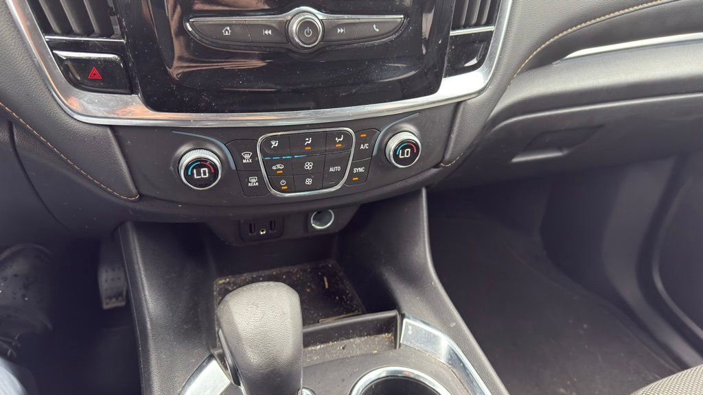 Used 2021 Chevrolet Traverse LS AWD/4WD image 14
