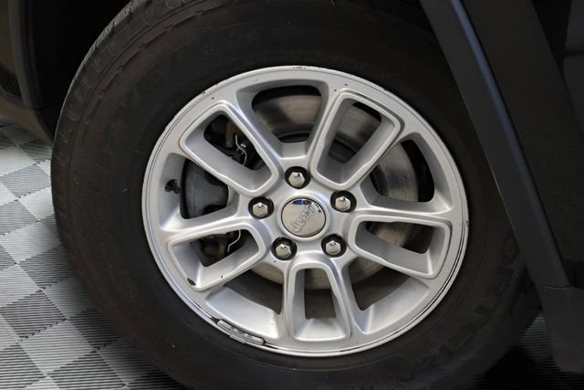 Used 2018 Jeep Grand Cherokee Laredo image 14