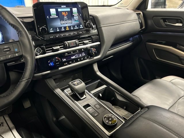 Used 2024 Nissan Pathfinder Platinum w/ Cargo Package AWD/4WD image 28