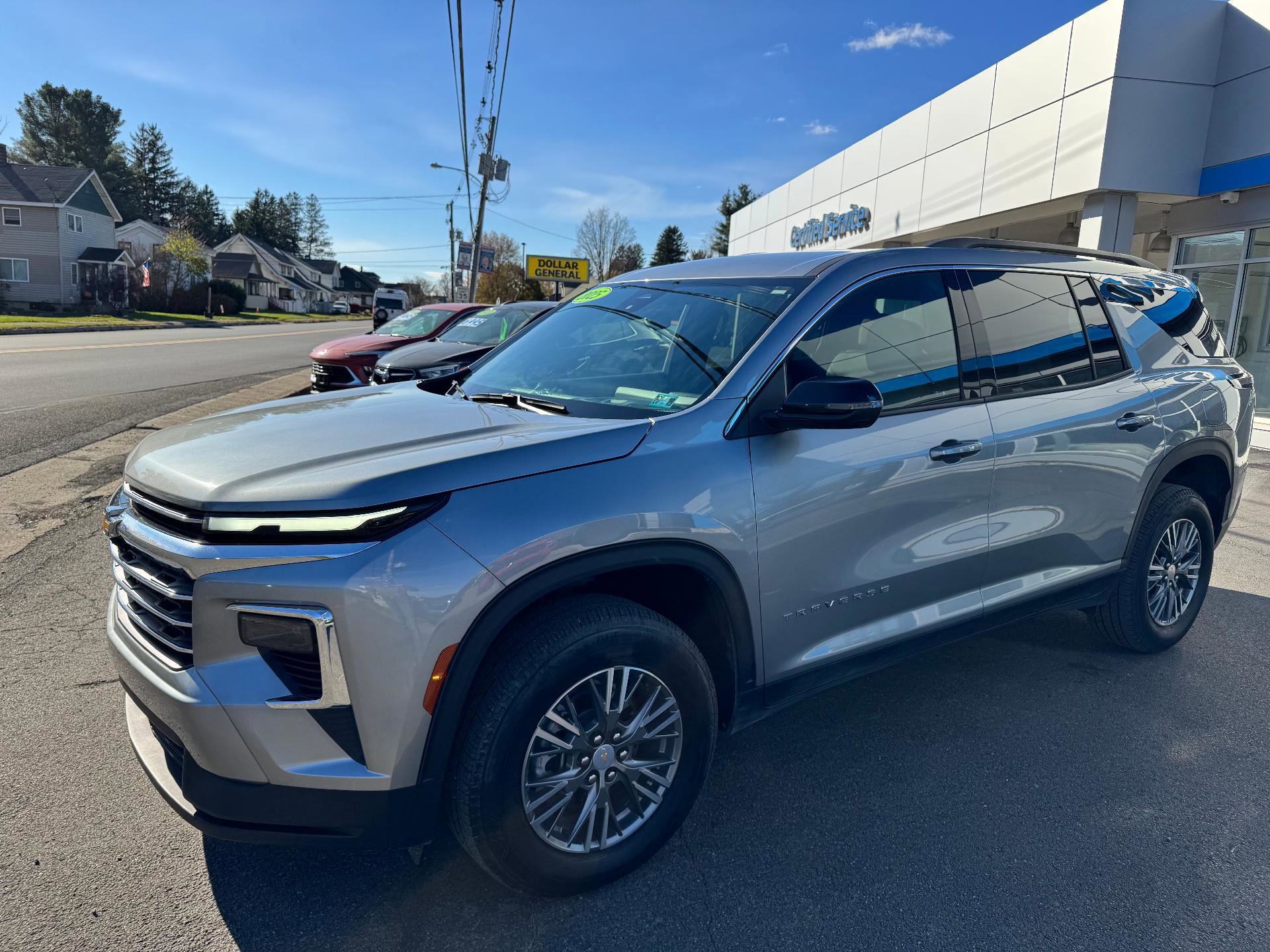 Used 2025 Chevrolet Traverse LT image 12