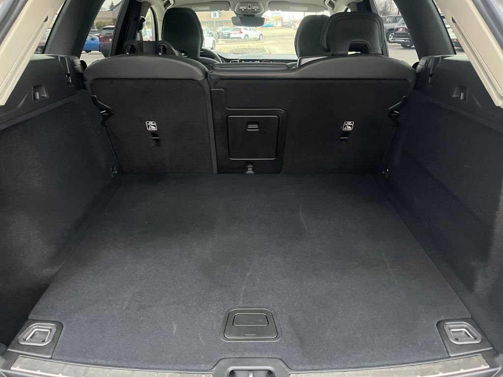 Used 2025 Volvo XC60 B5 Plus image 23
