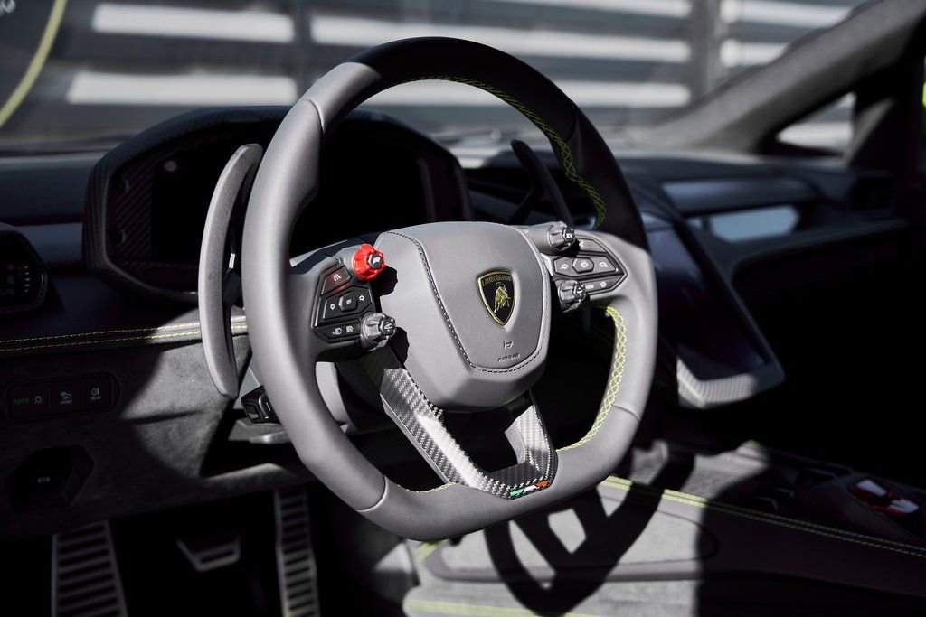 Used 2025 Lamborghini Revuelto image 44