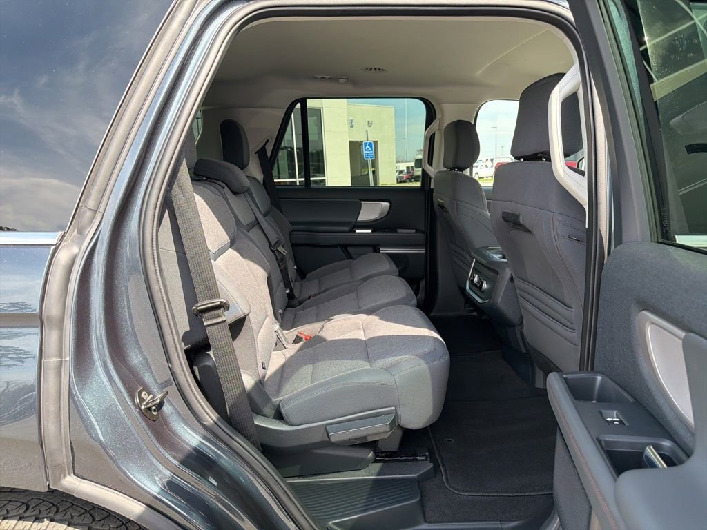 Certified 2025 Ford Expedition Active image 18