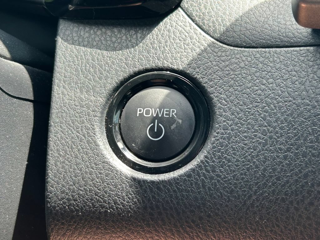 Used 2026 Toyota Camry SE w/ Convenience Package FWD image 25