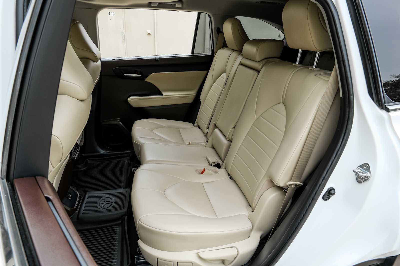 Used 2021 Toyota Highlander XLE image 39