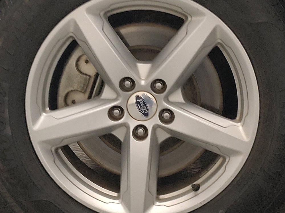 Used 2018 Ford Explorer XLT image 31