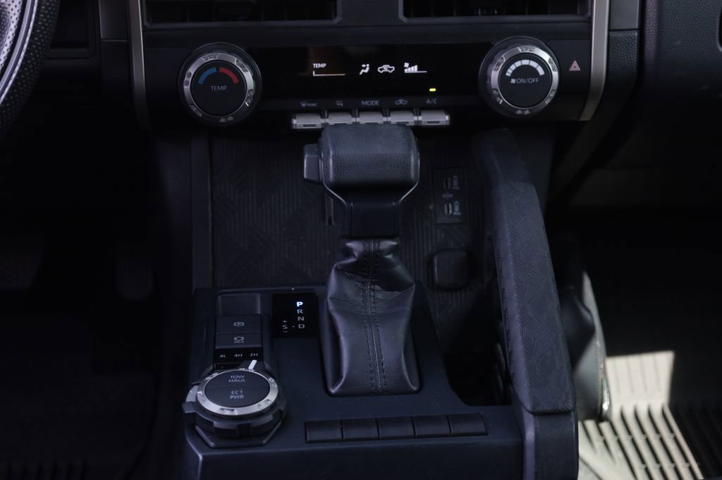 Used 2024 Toyota Tacoma SR5 AWD/4WD image 28