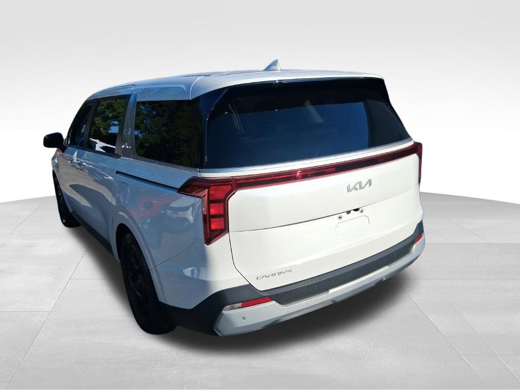 Certified 2026 Kia Carnival FWD image 7