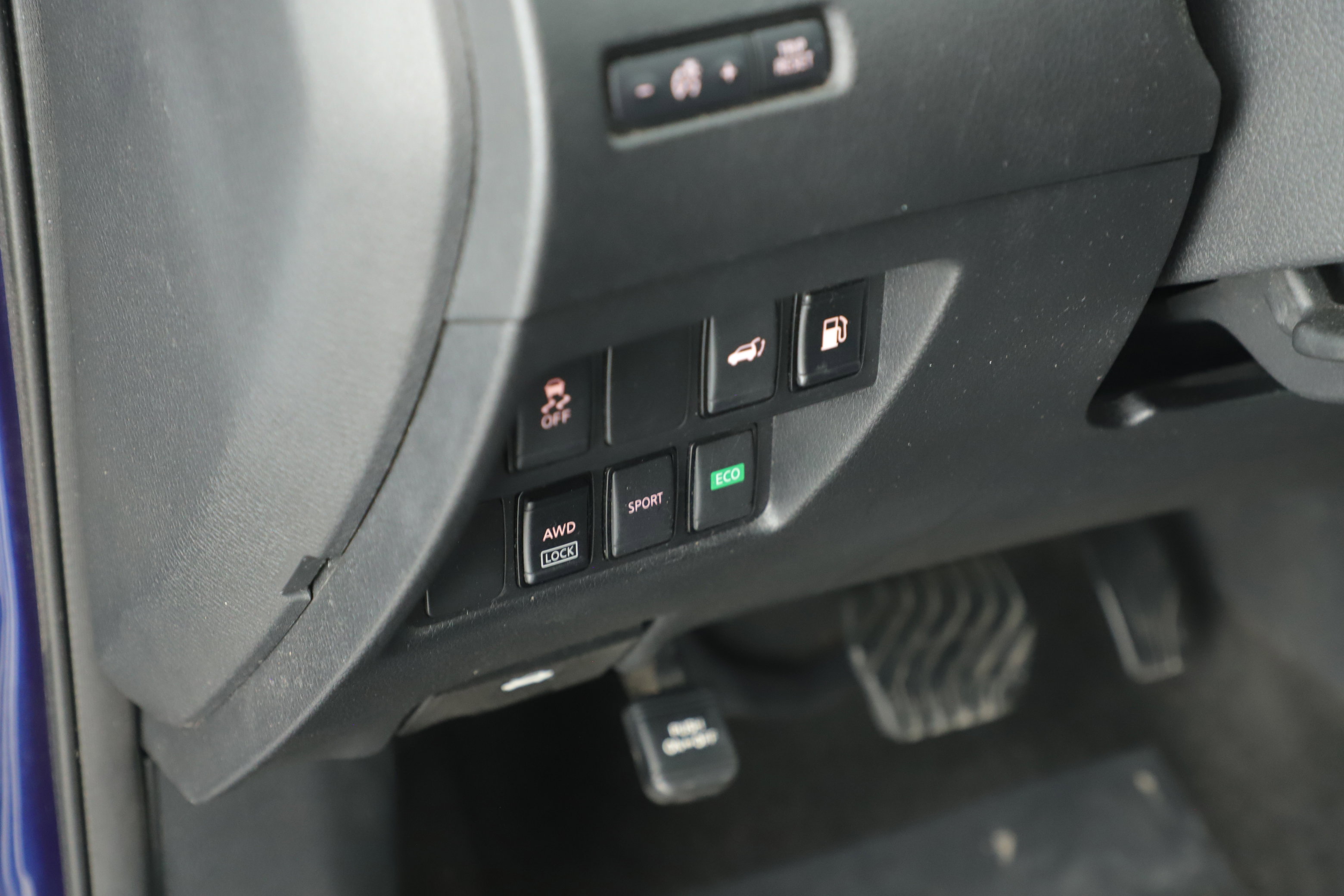 Used 2018 Nissan Rogue SV image 10