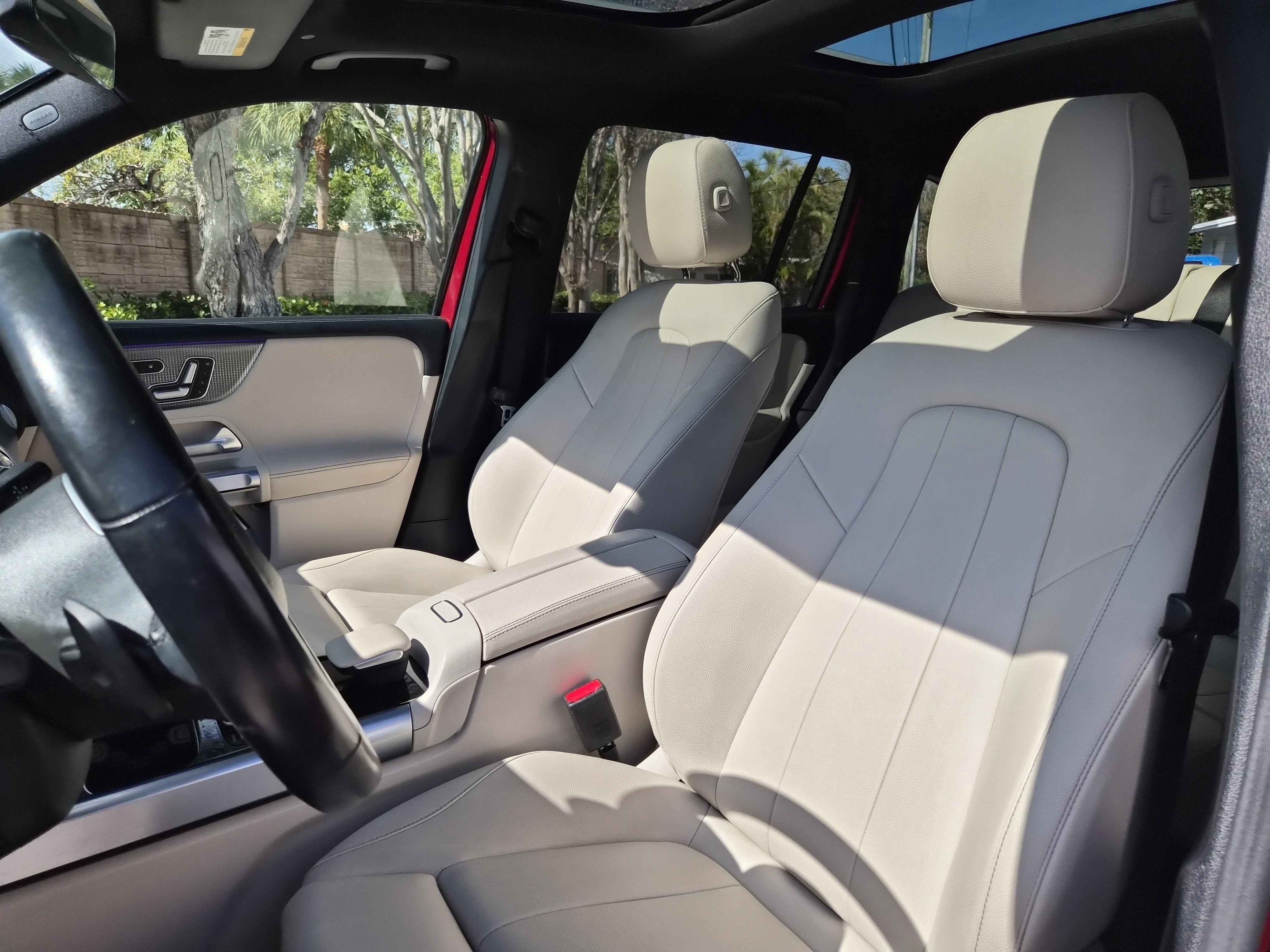 Used 2021 Mercedes-Benz GLB 250 4MATIC w/ Premium Package image 21