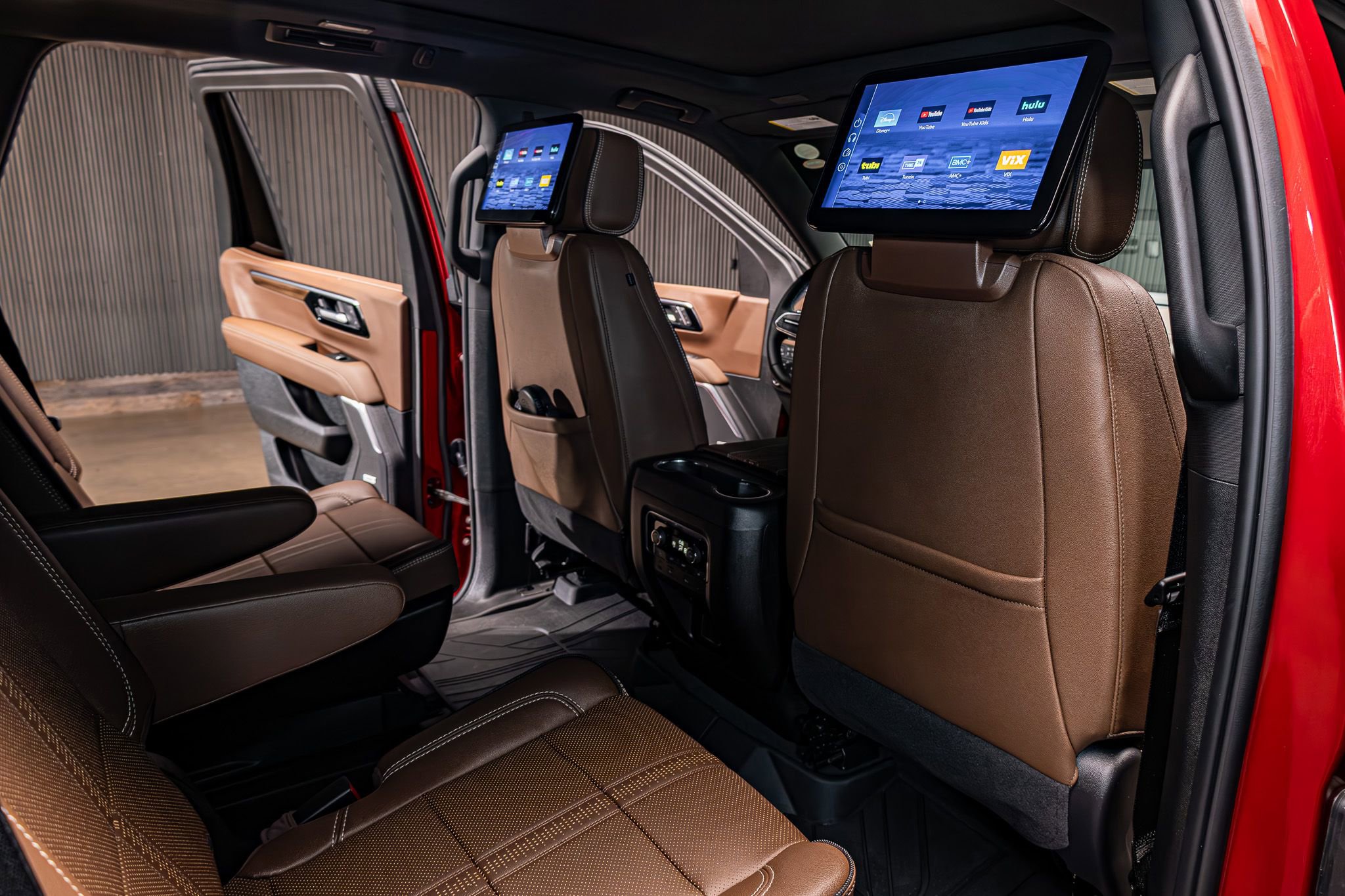 Used 2025 Chevrolet Tahoe High Country AWD/4WD image 26