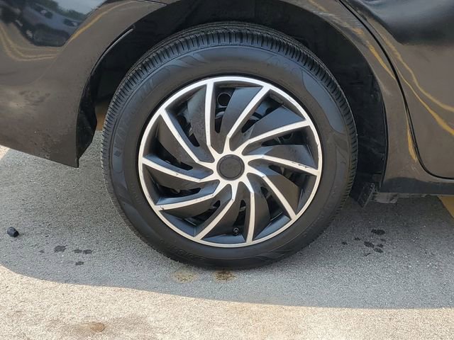 Used 2018 Toyota Corolla LE FWD image 5