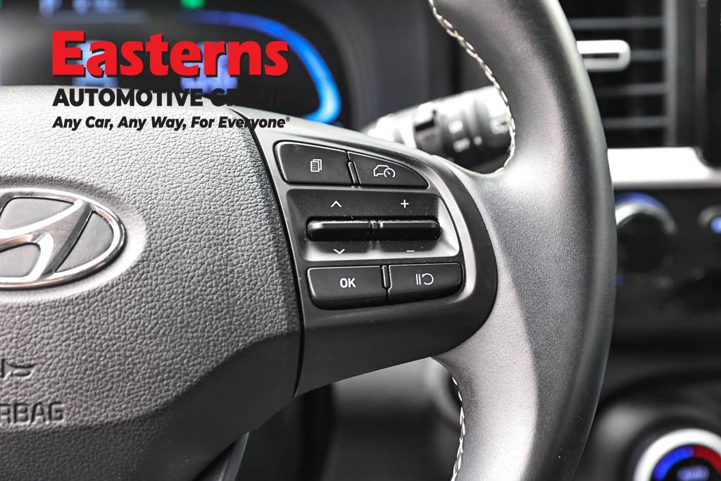 Used 2025 Hyundai Venue Limited FWD image 16