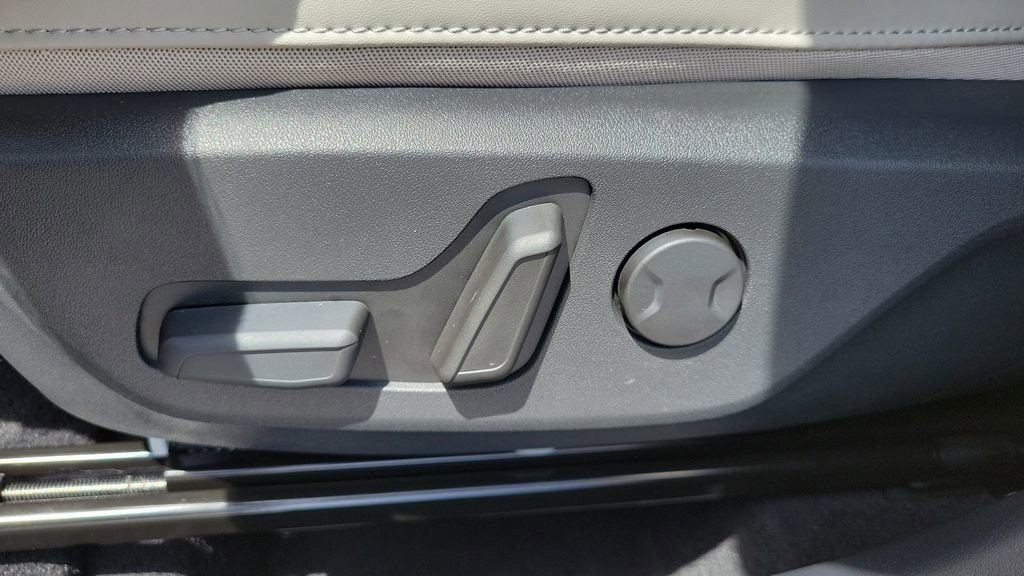 Used 2025 Kia Niro EX FWD image 23