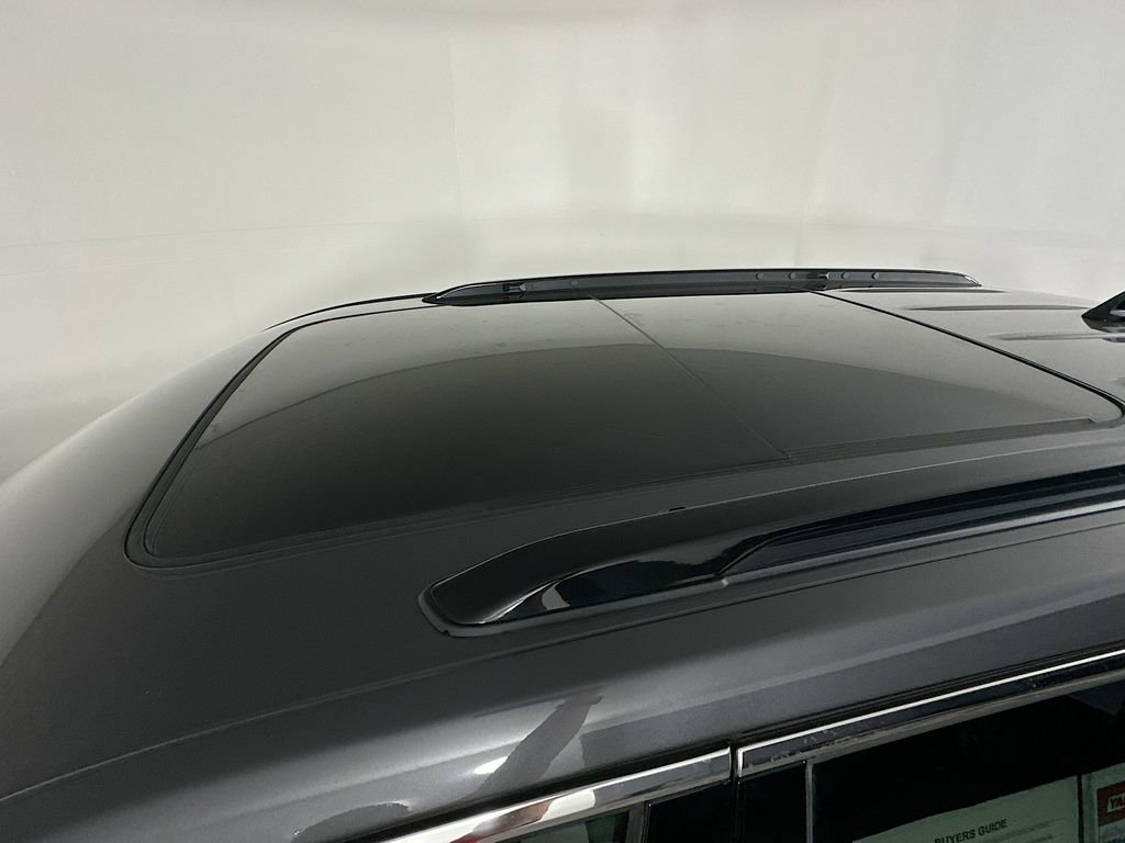 Certified 2025 Jeep Grand Cherokee Overland w/ Luxury Tech Group IV image 34