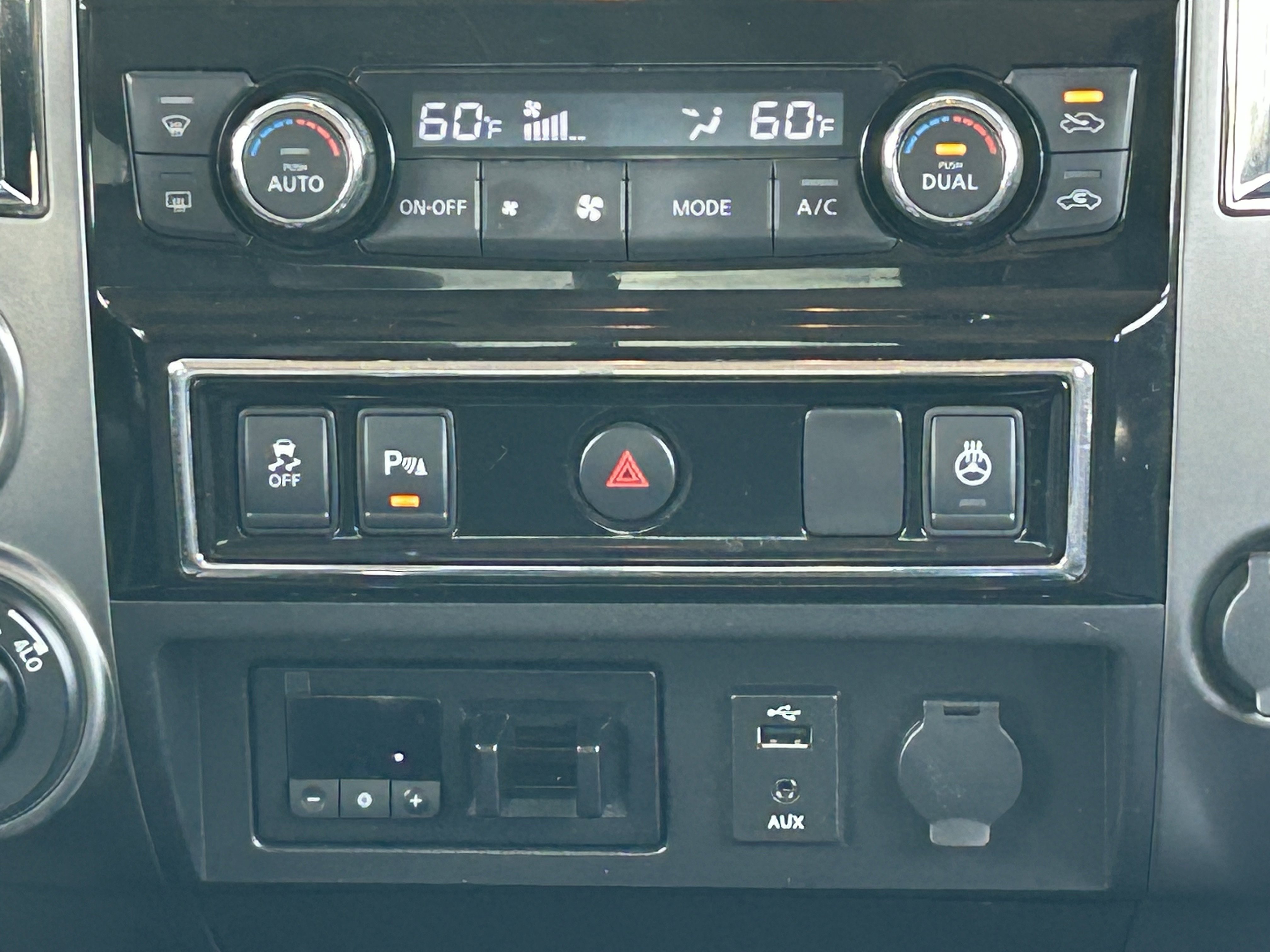 Used 2016 Nissan Titan Platinum Reserve AWD/4WD image 20