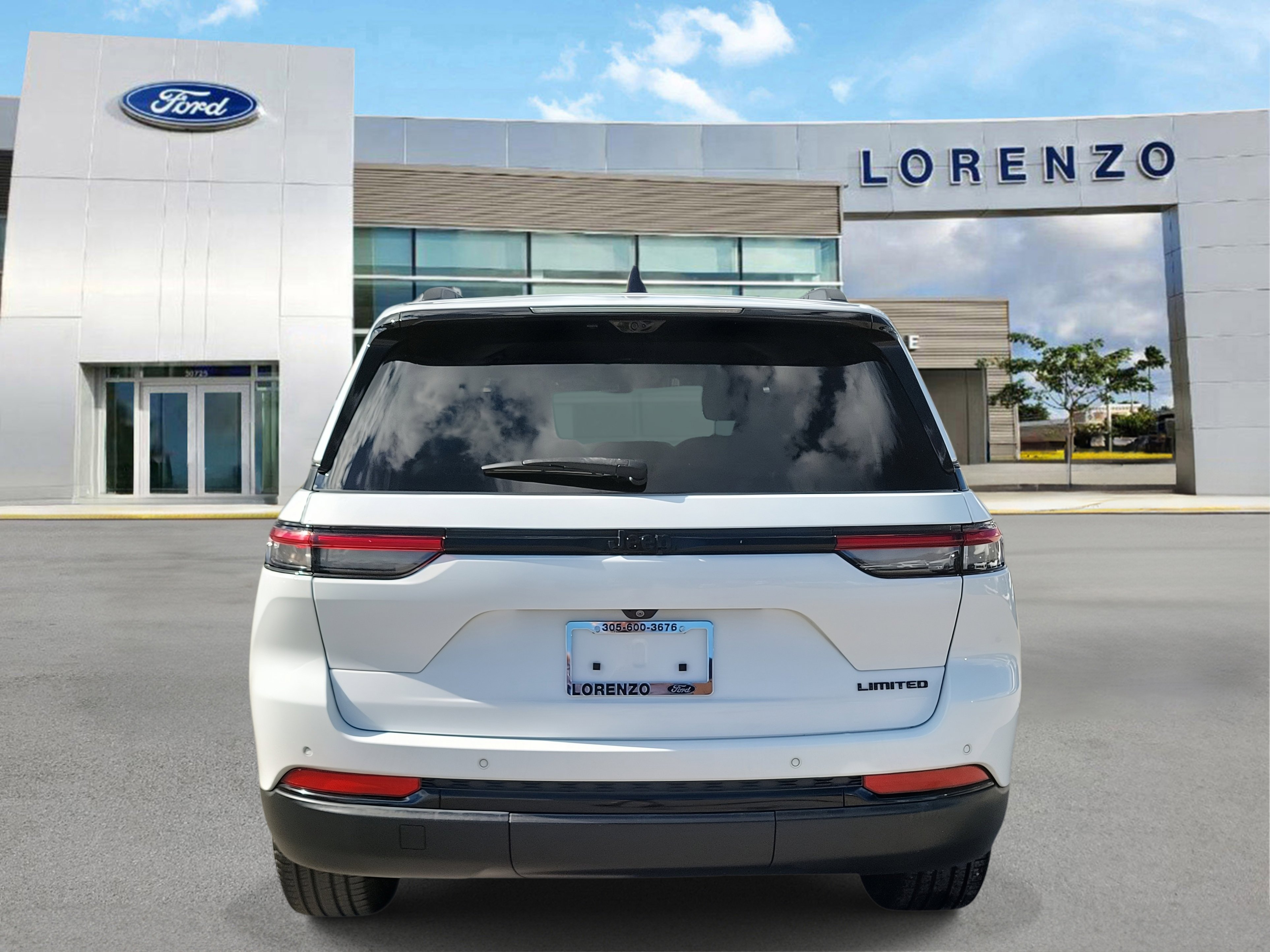 Used 2023 Jeep Grand Cherokee Limited w/ Luxury Tech Group II image 5