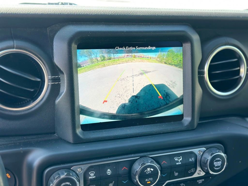Used 2021 Jeep Wrangler Unlimited Sahara AWD/4WD image 17