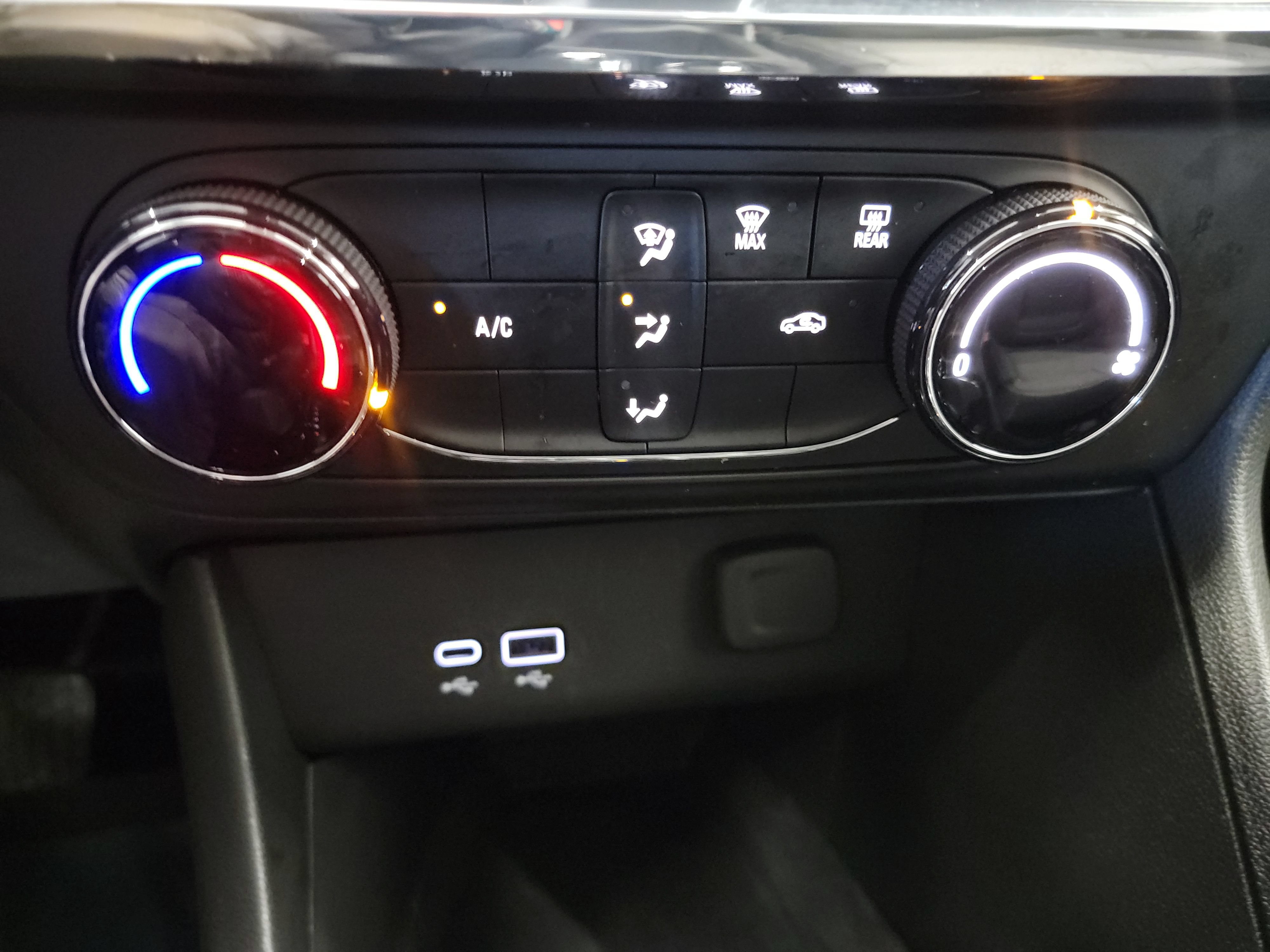Used 2024 Buick Encore GX Preferred AWD/4WD image 21