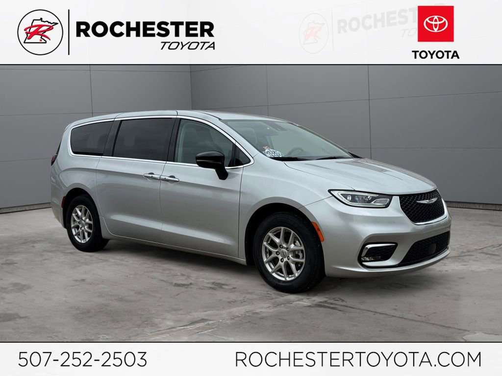 Used 2024 Chrysler Pacifica Touring-L FWD image 1