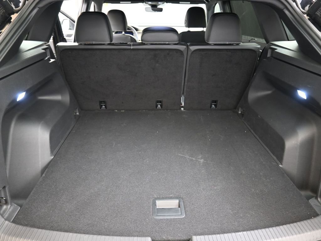 Certified 2025 Volkswagen Atlas Cross Sport SE image 19