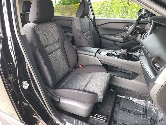 Certified 2025 Nissan Rogue SV FWD image 16