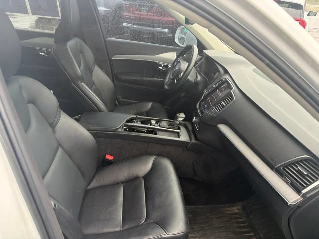 Used 2022 Volvo XC90 T5 Momentum w/ Climate Package AWD/4WD image 12
