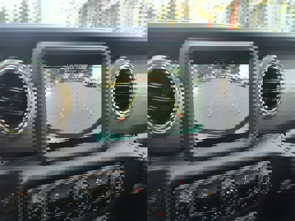 Used 2023 Jeep Wrangler Sahara image 17