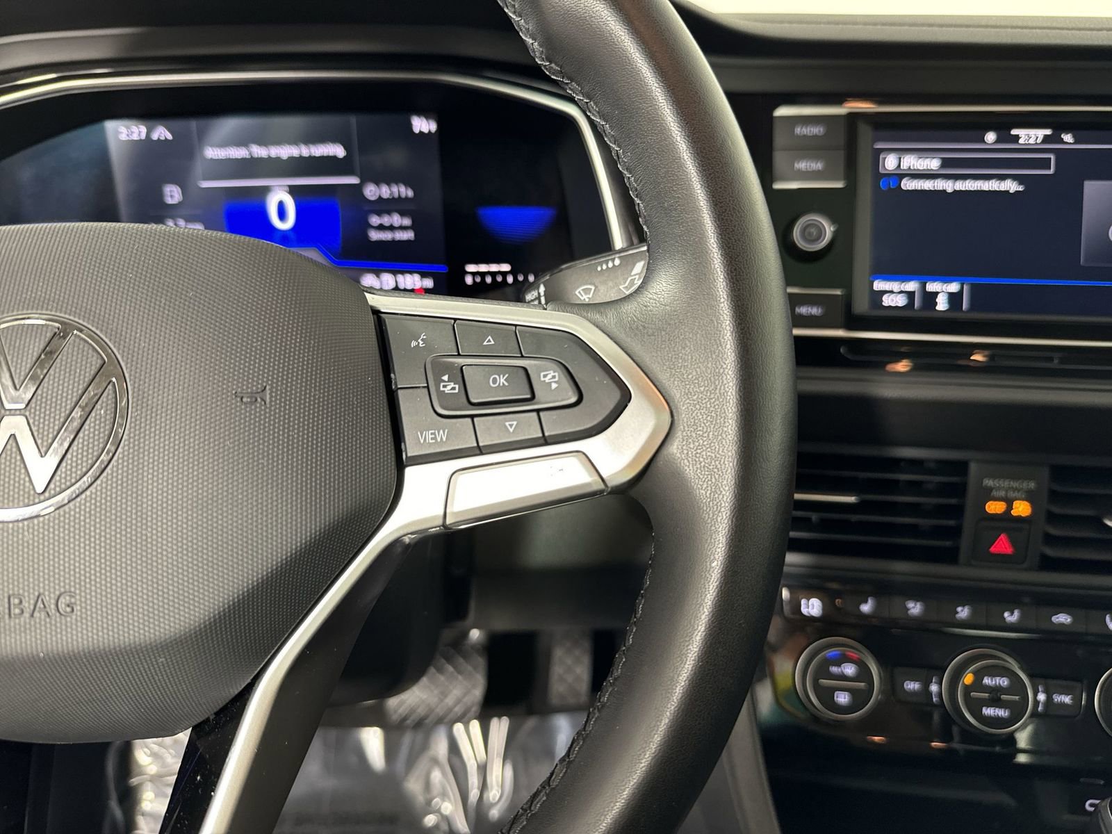 Used 2023 Volkswagen Jetta SE w/ Panoramic Sunroof Package image 13