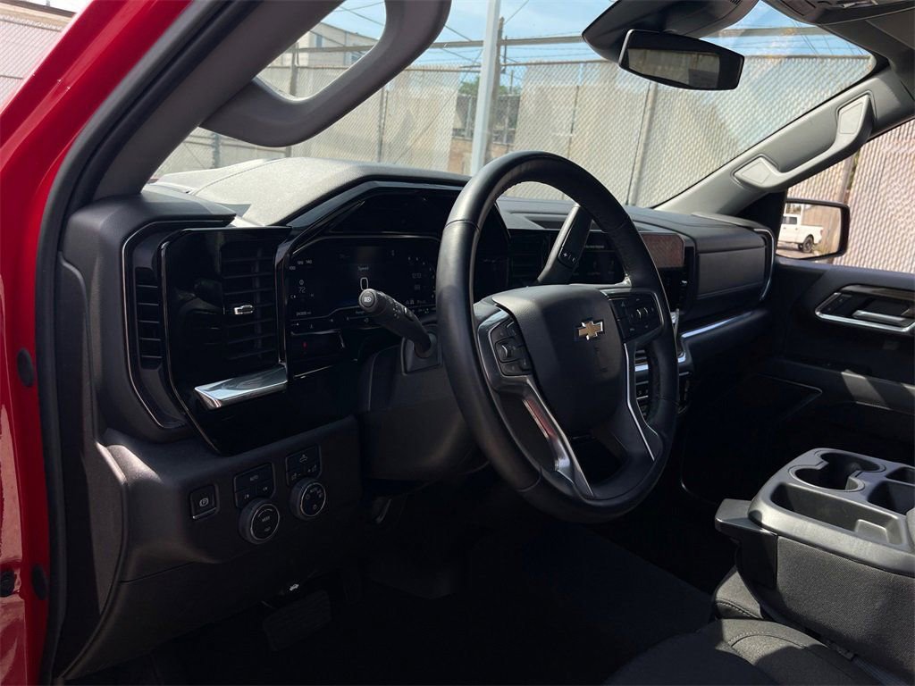 Used 2025 Chevrolet Silverado 1500 LT image 8