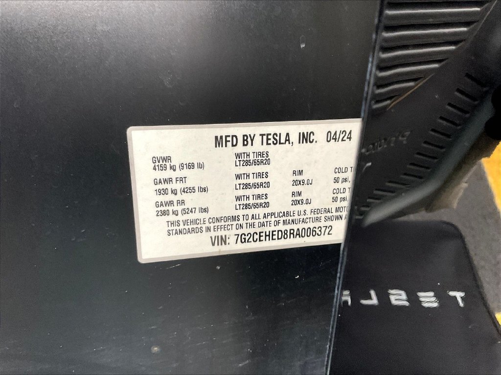 Used 2024 Tesla Cybertruck AWD Crew Cab image 18