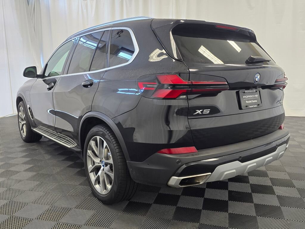 Used 2025 BMW X5 xDrive50e image 3