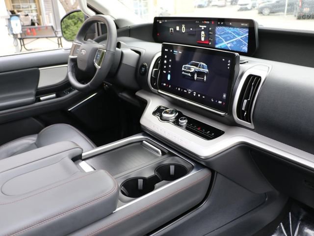 Used 2025 Ford Expedition Active AWD/4WD image 12