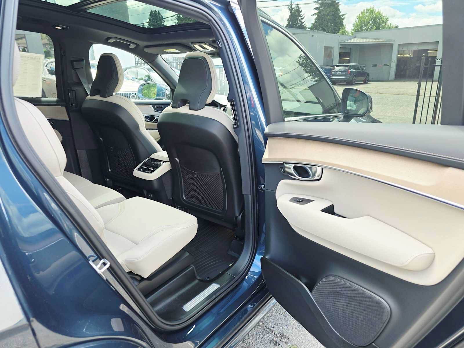 New 2026 Volvo XC90 B6 Plus w/ Protection Package AWD/4WD image 13