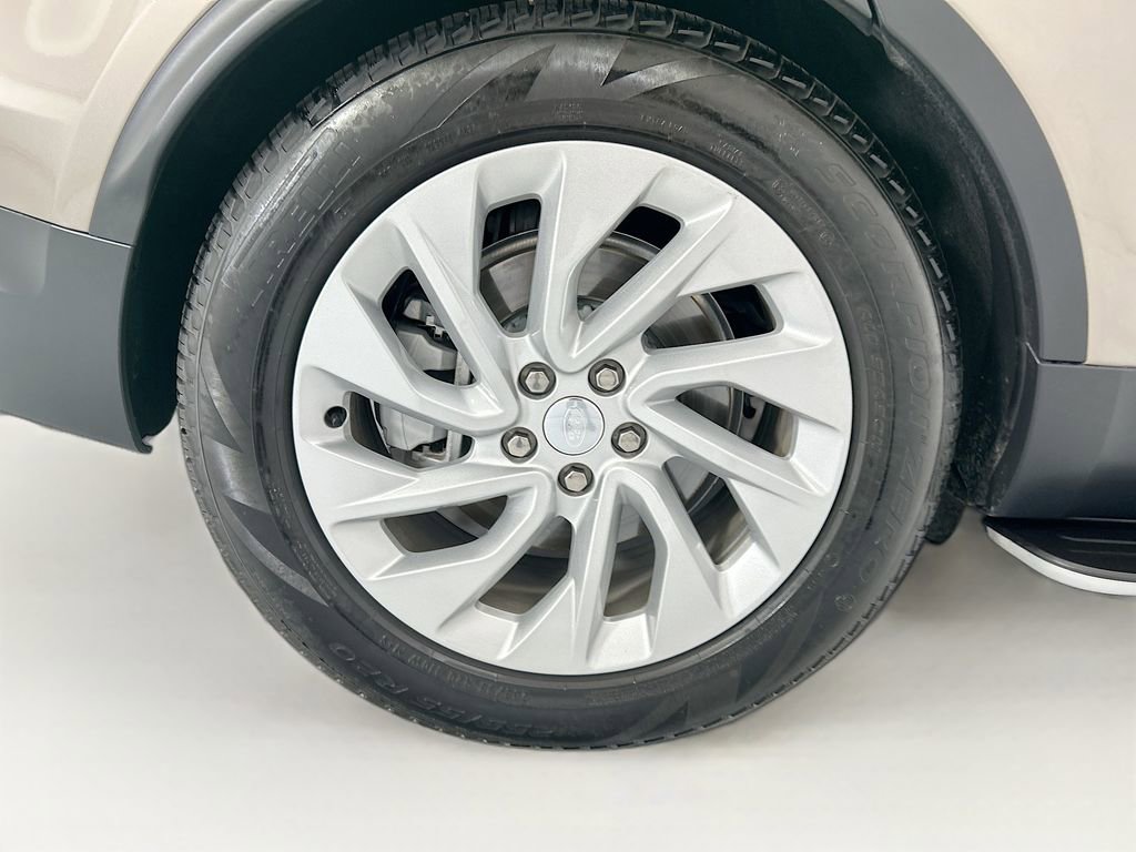 Certified 2025 Land Rover Discovery S AWD/4WD image 32