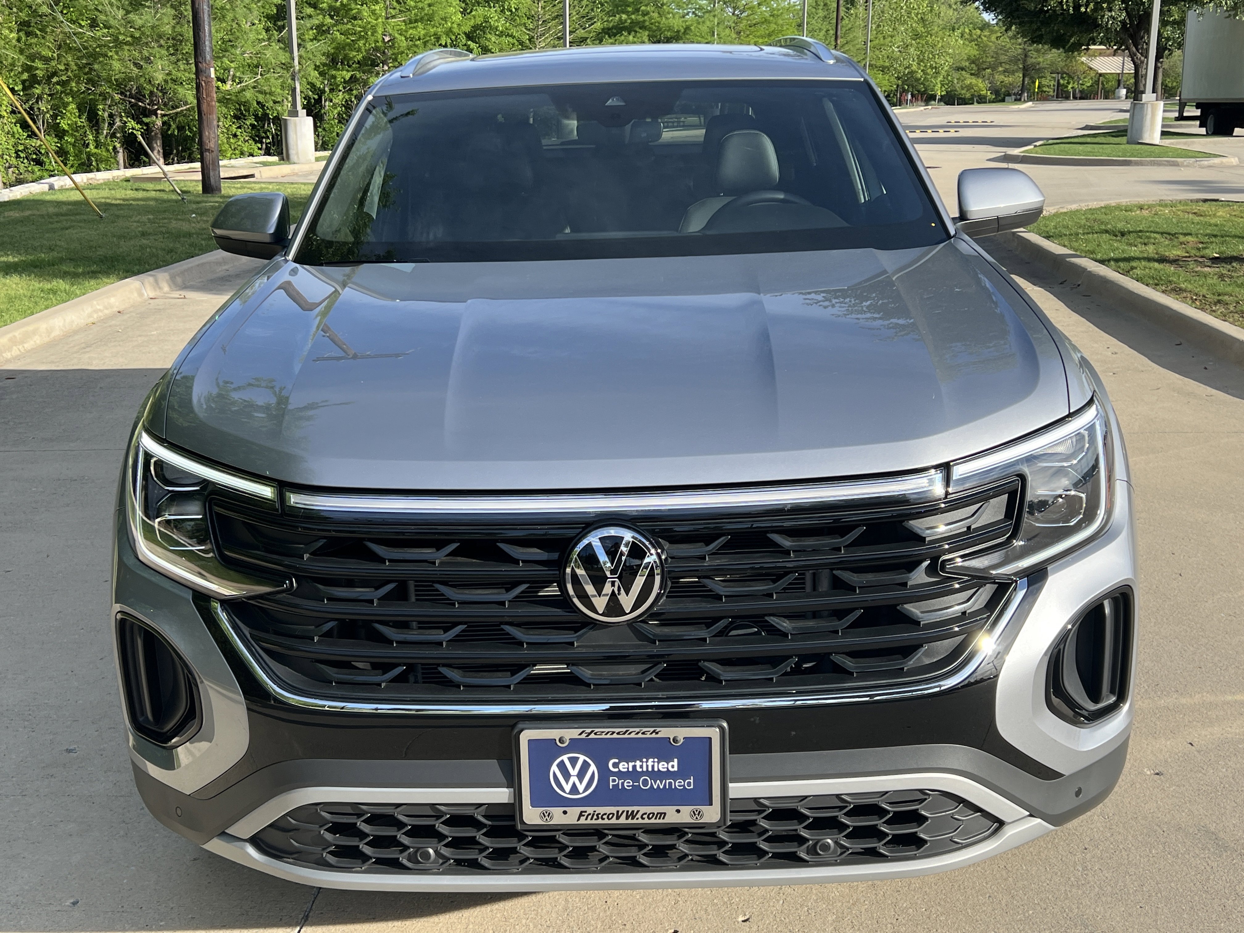 Certified 2025 Volkswagen Atlas Cross Sport SE w/ Panoramic Sunroof Package FWD image 3