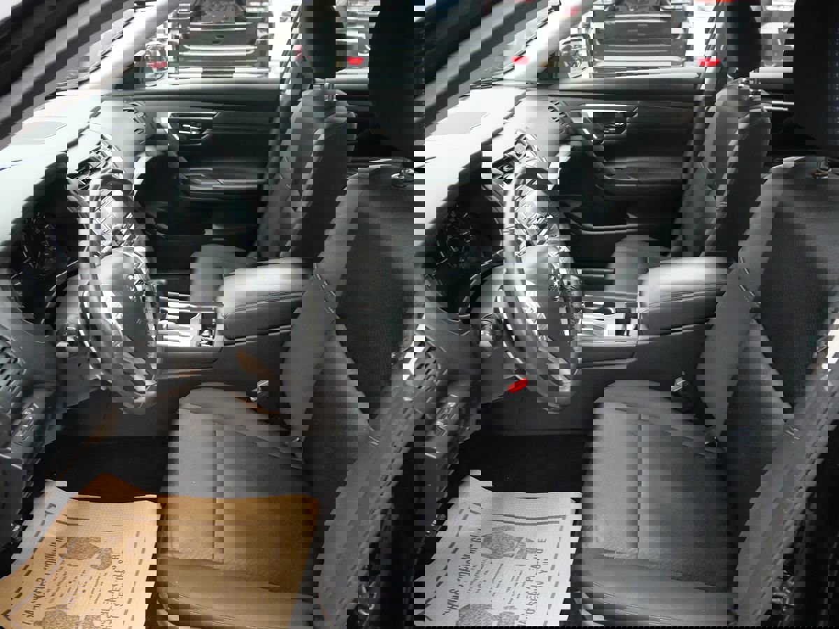 Used 2017 Nissan Altima 2.5 SR w/ Midnight Edition Package image 10