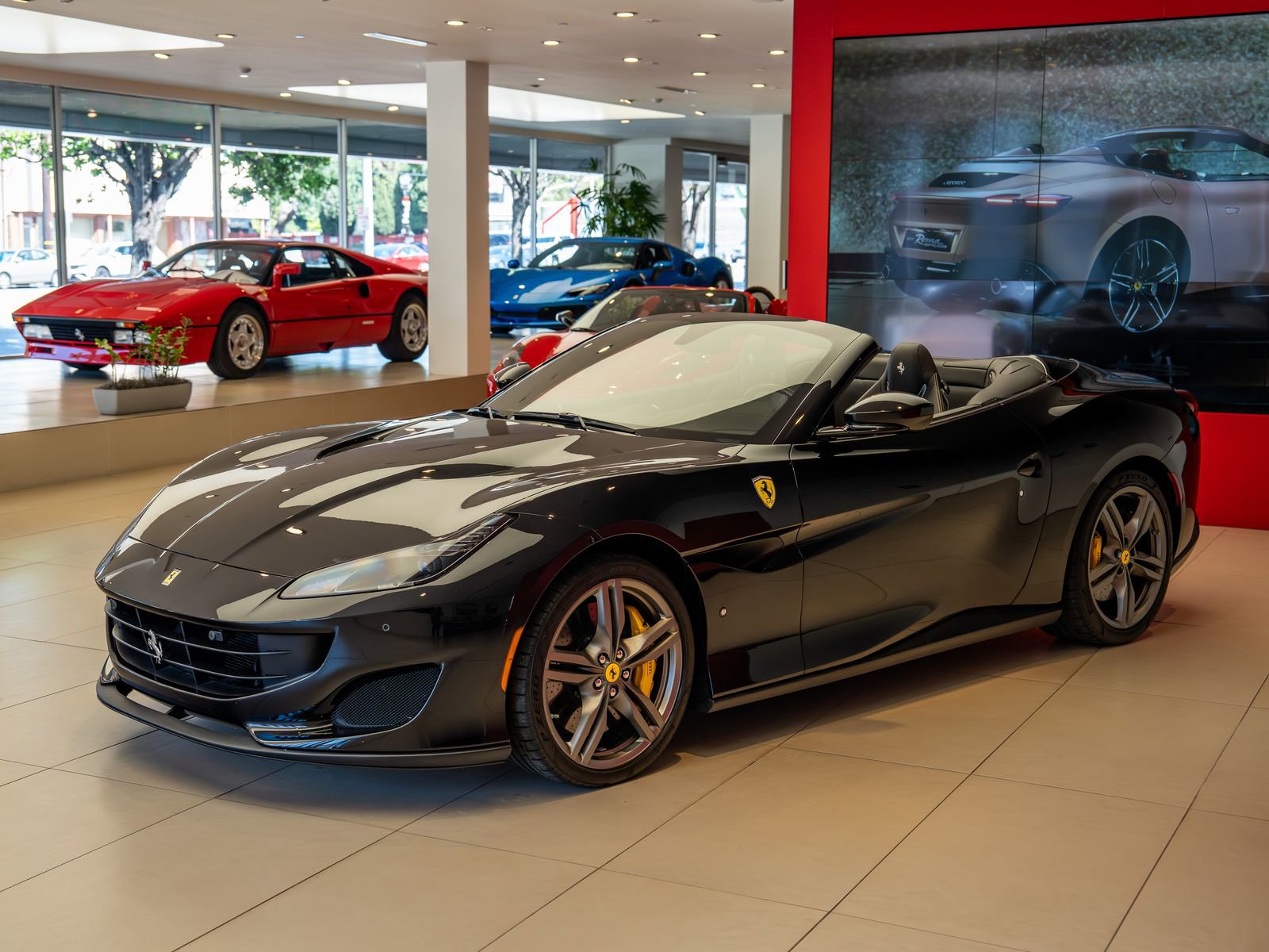 Used 2019 Ferrari Portofino RWD image 3