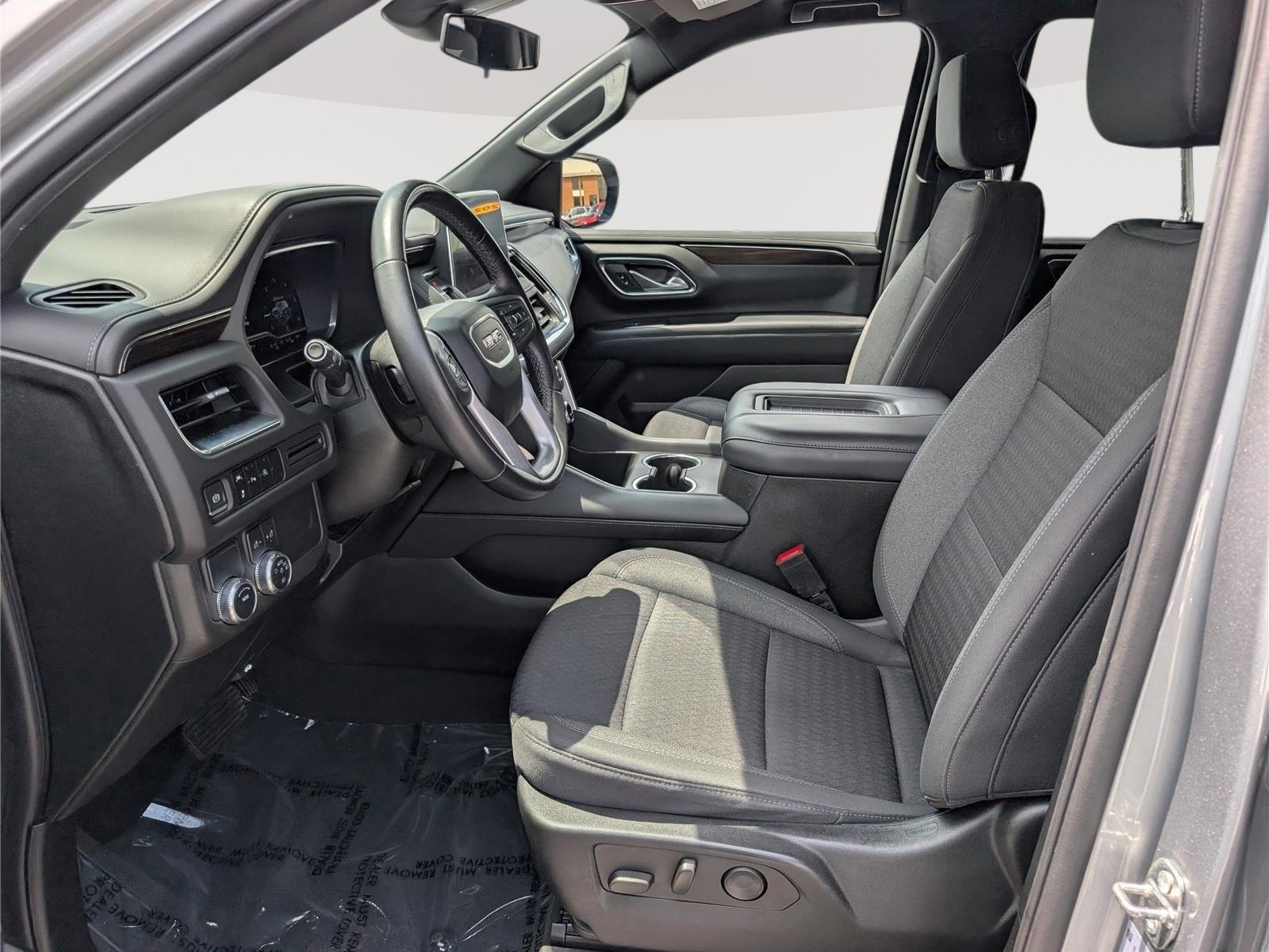 Used 2023 GMC Yukon SLE w/ Gmc Pro Safety Plus Package RWD image 18