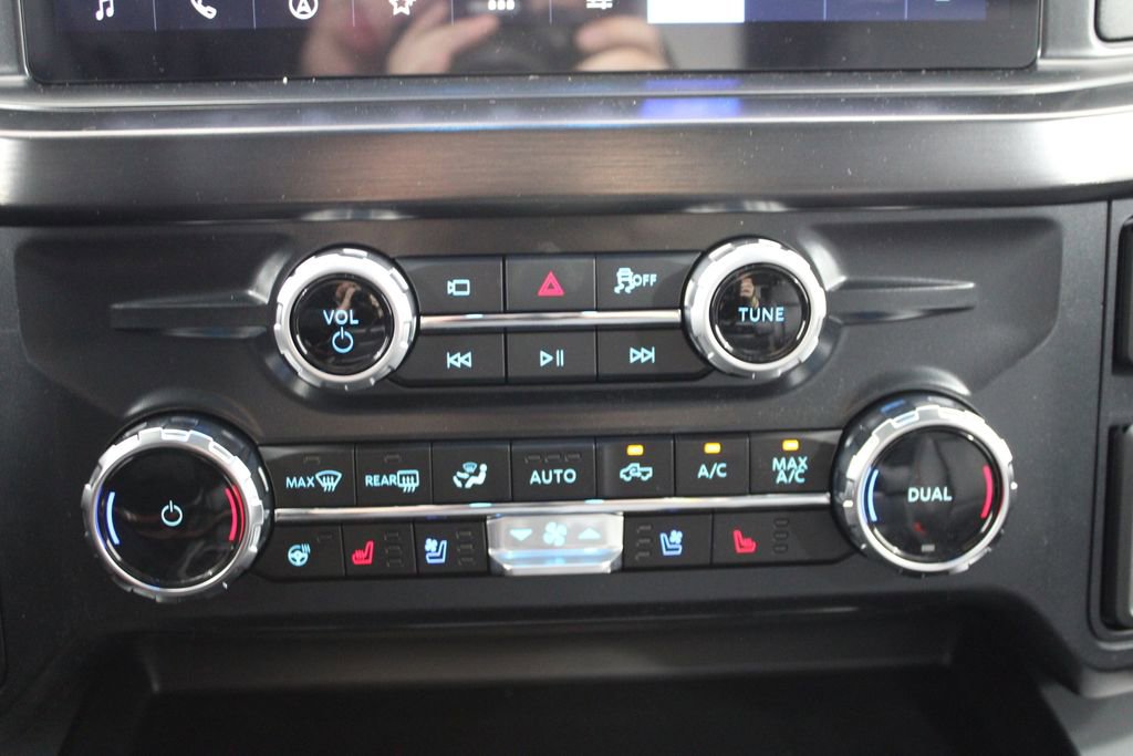 New 2026 Ford F250 Lariat w/ Black Appearance Package image 47