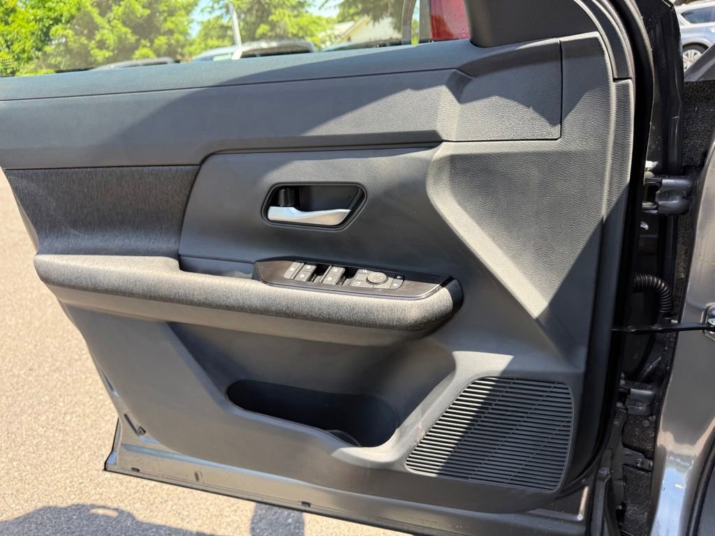 New 2026 Nissan Kicks SV AWD/4WD image 17