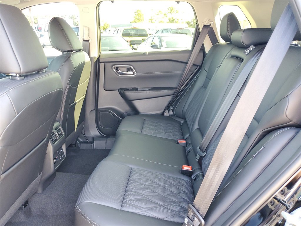 New 2026 Nissan Rogue Platinum image 5