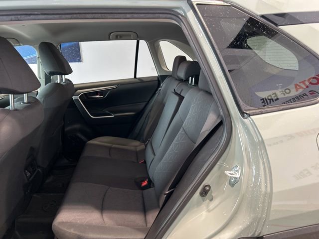 Used 2021 Toyota RAV4 XLE w/ XLE Grade Weather Package AWD/4WD image 14